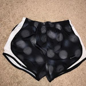 🤍🖤Black & White Nike Running Shorts🤍🖤